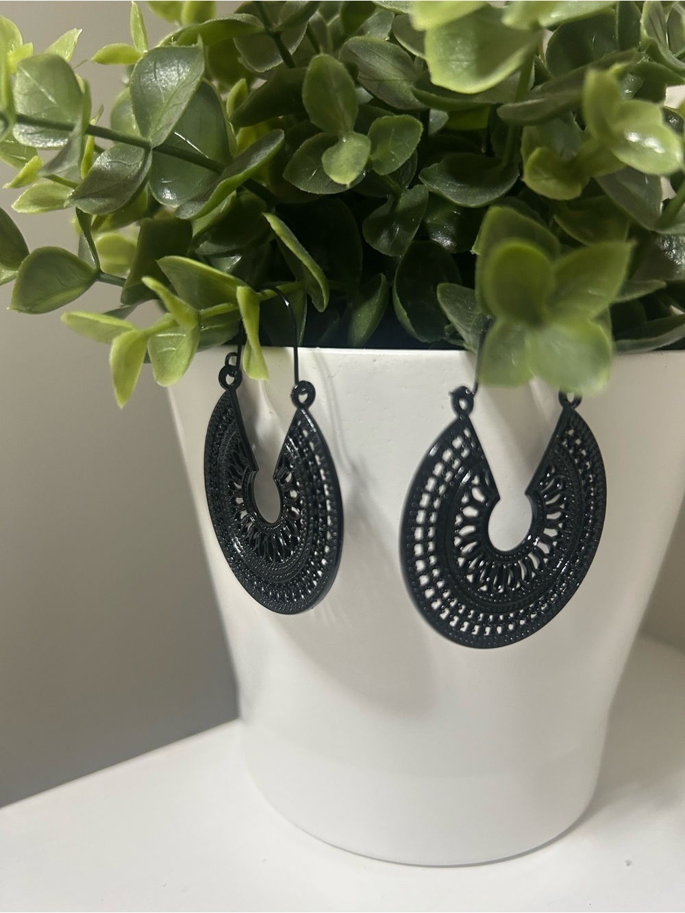 🔥4 for $25 NEW Black Filigree Cutout Hoop Earrings